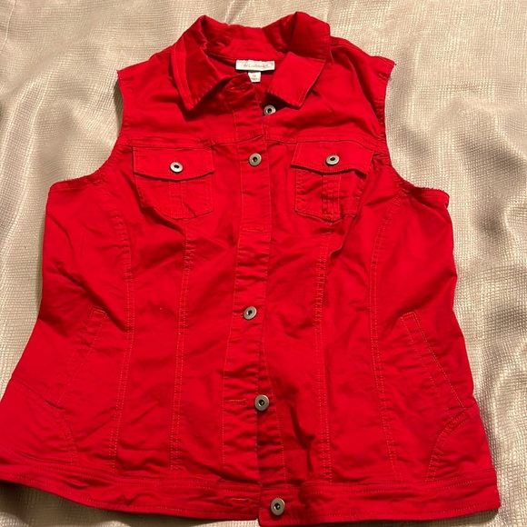 Preowned red long vest - Picture 1 of 3